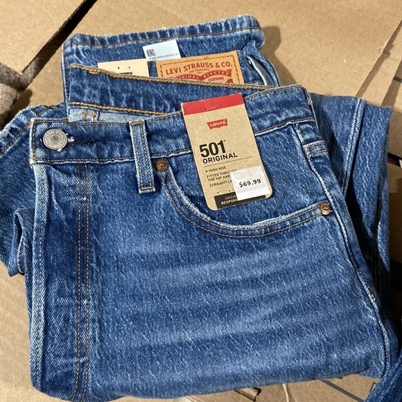 Levi's® Women's 501™ High-Rise Straight Jeans
- Salsa In Sequence new - Picture 6 of 7